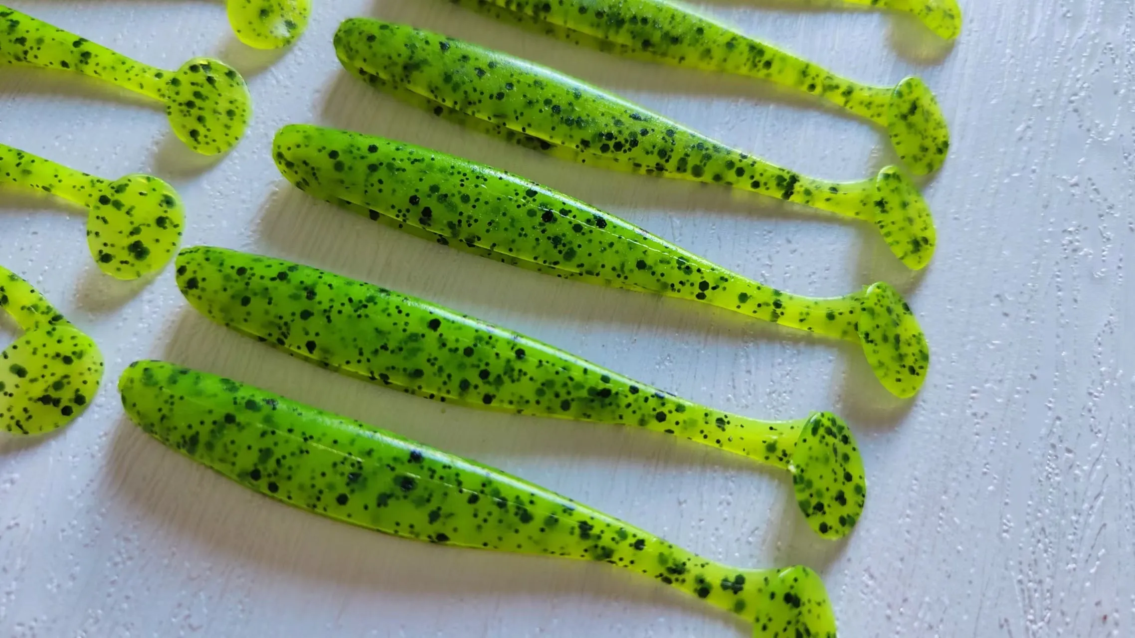 18pcs (3pks) Soft Plastic Paddle Tail Shad 75mm On 5 Colour Scented Fishing Tackle