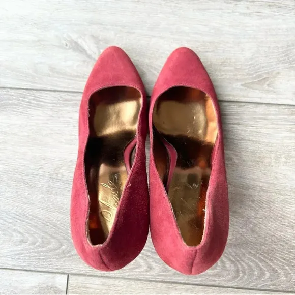 Charles David Burgundy Suede Leather Pumps