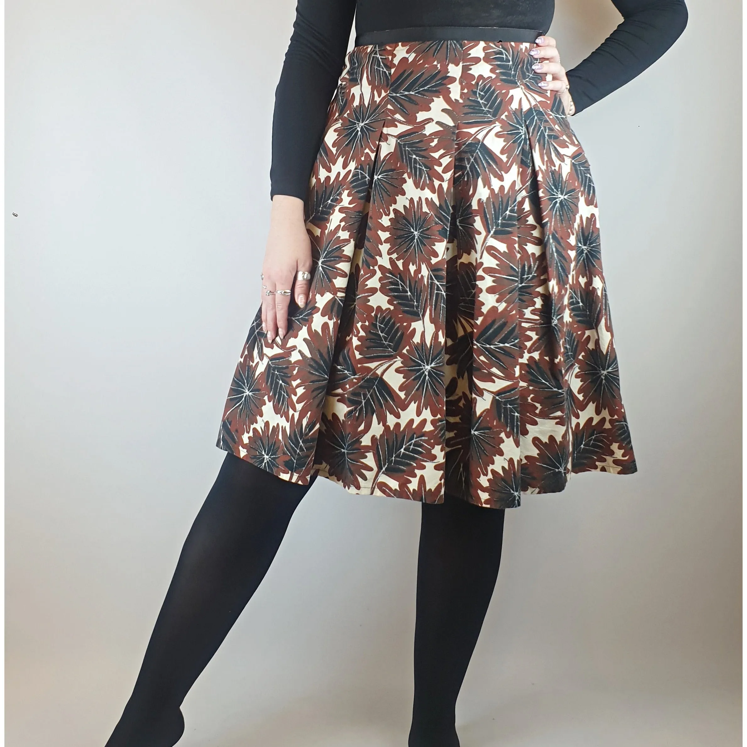 Cue brown autumnal leaf print skirt with black waist band size 12