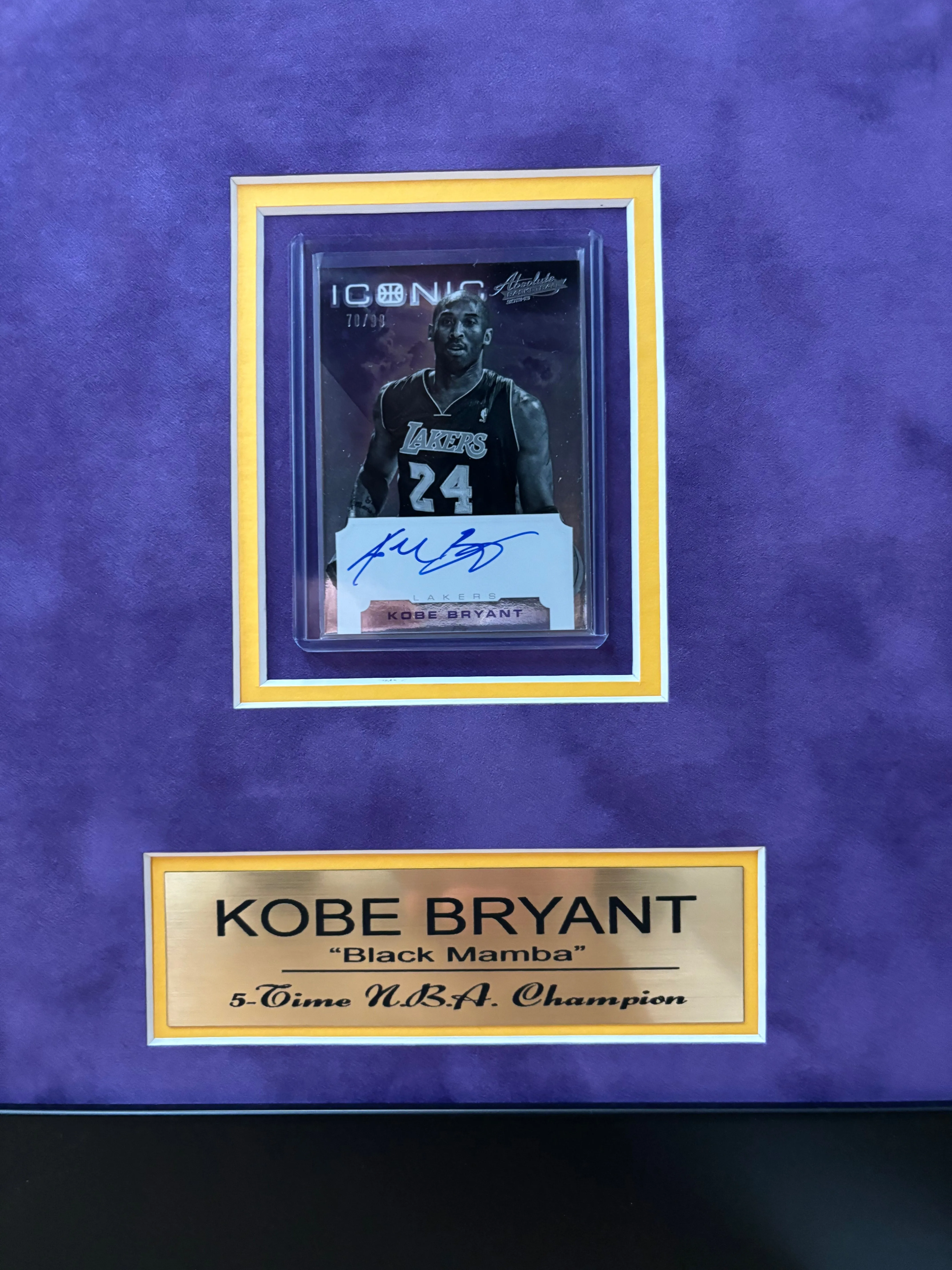 NBA-Los Angeles Lakers Kobe Bryant Jersey with autographed card