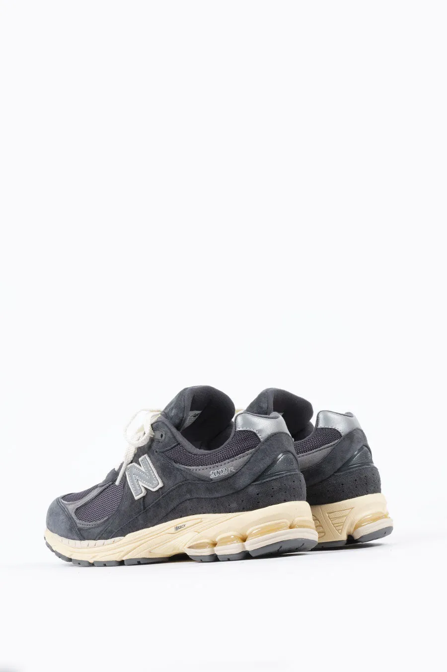 NEW BALANCE 2002R PHANTOM MAGNET