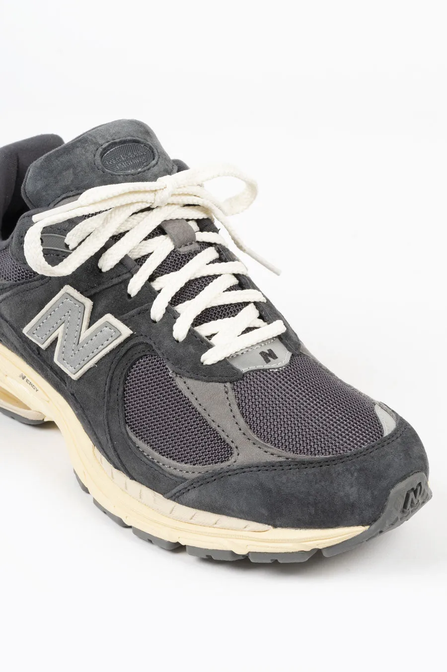 NEW BALANCE 2002R PHANTOM MAGNET