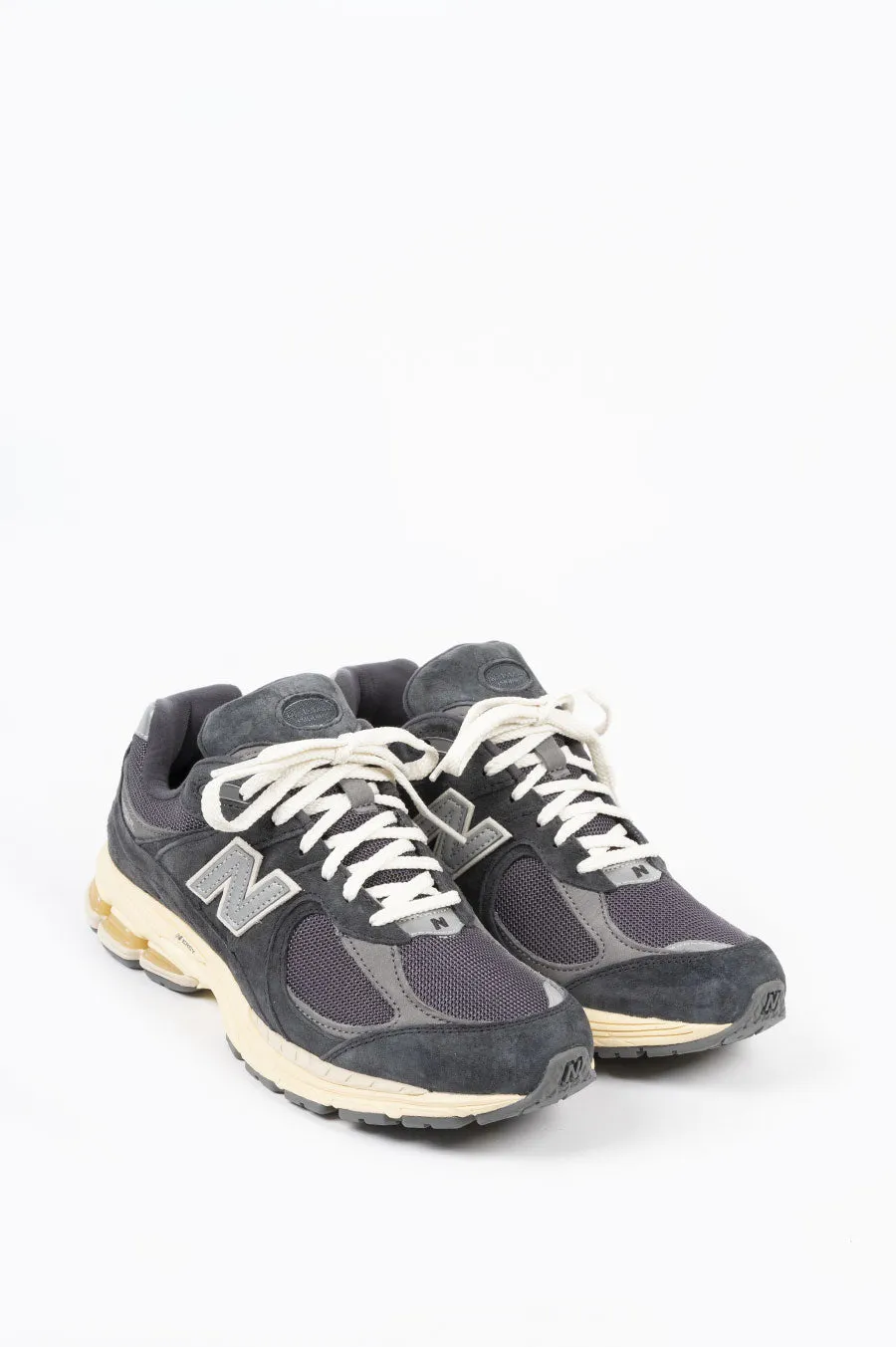 NEW BALANCE 2002R PHANTOM MAGNET
