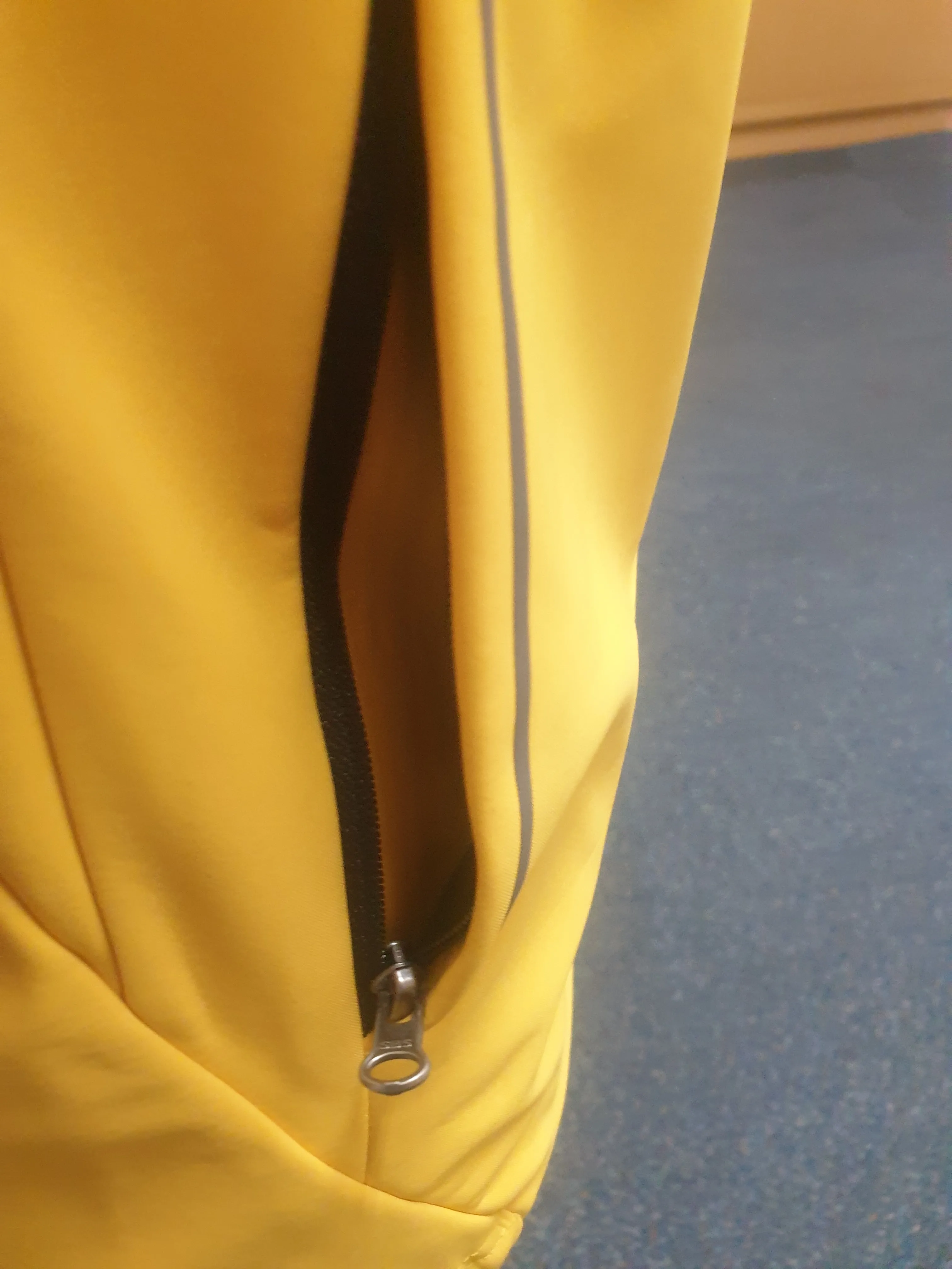 NEW WITH TAGS Yellow HKM showerproof jacket FREE POSTAGE 🟢