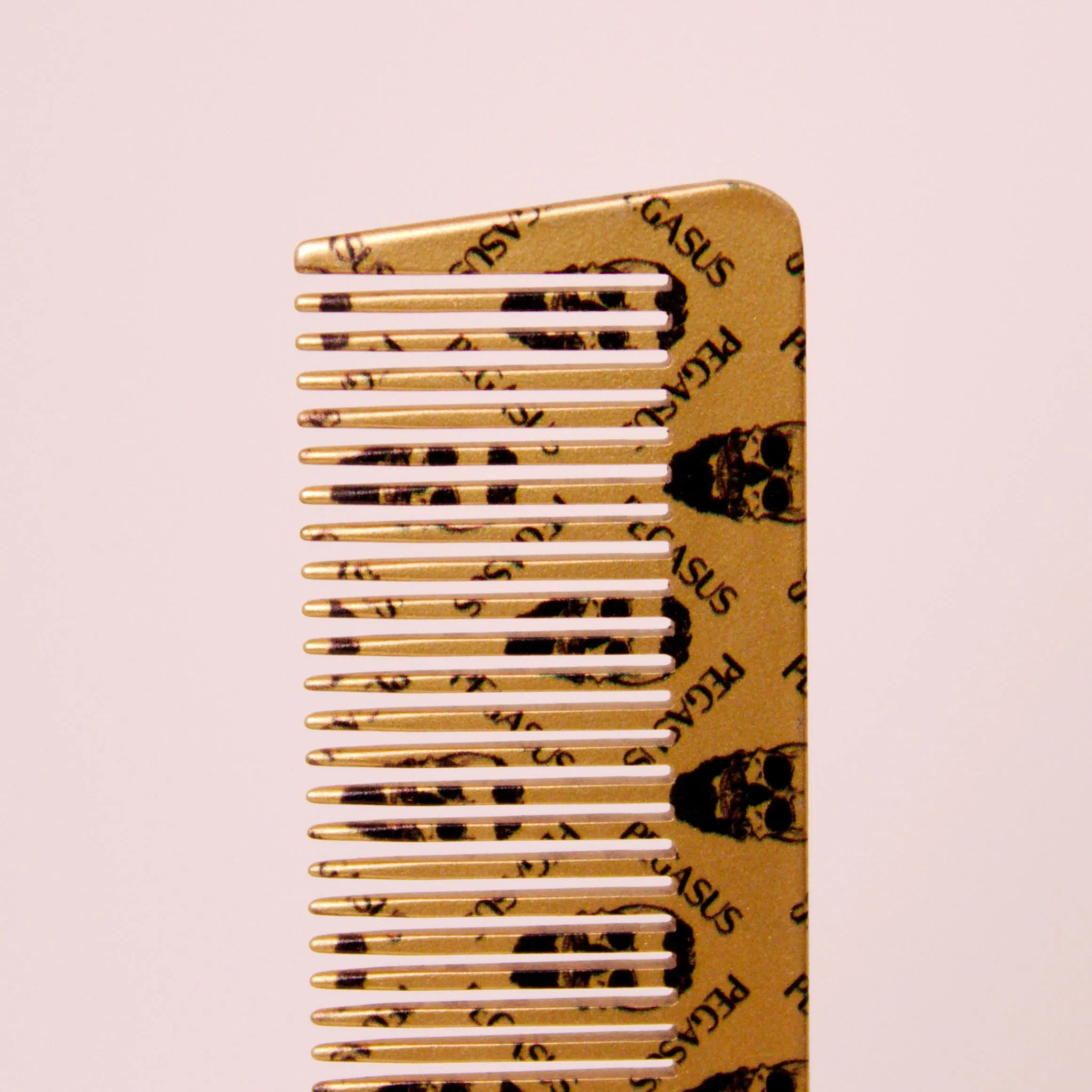 Pegasus Skulleto 516A, 8in Hard Rubber Fine Tooth Klipper Comb, Handmade, Seamless, Smooth Edges, Anti Static, Heat and Chemically Resistant Comb | Peines de goma dura - Gold
