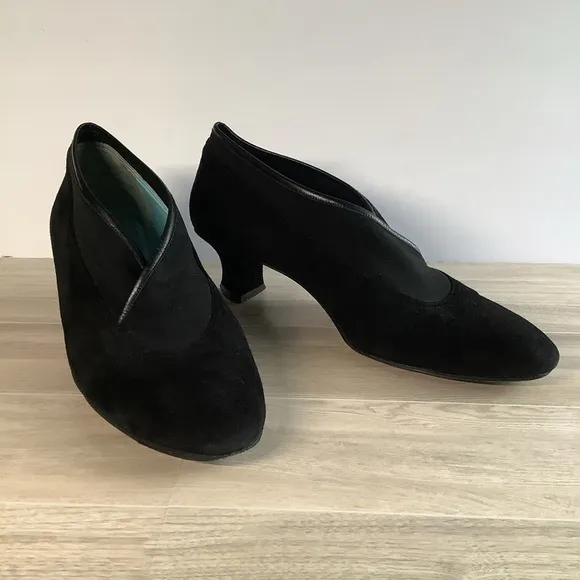 THIERRY RABOTIN Black Suede Kitten Heel Pumps Whimsigoth Cocktail EU 40.5 US 10