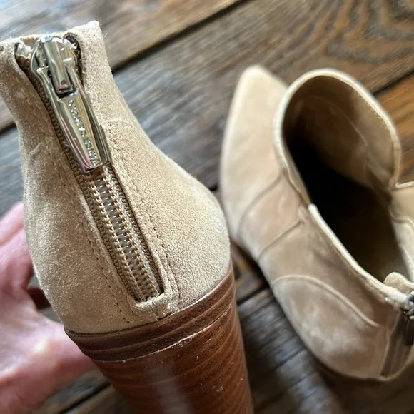 Vince Camuto Gradesha Suede Tortilla Ankle Boot Size 6.5