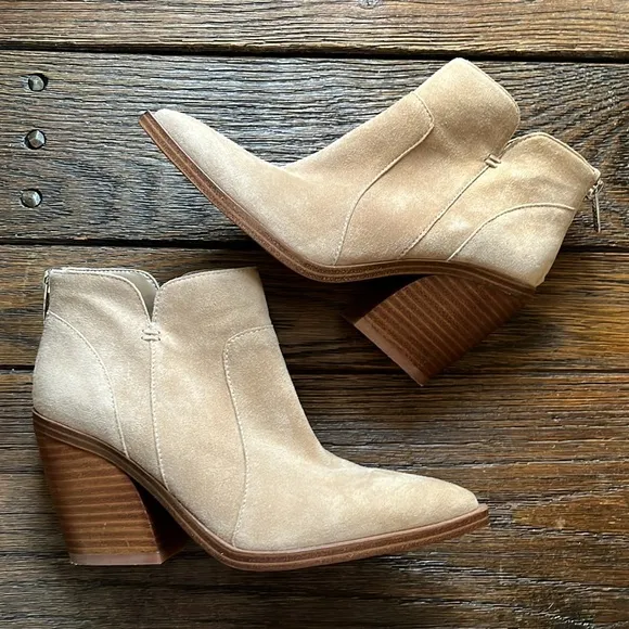 Vince Camuto Gradesha Suede Tortilla Ankle Boot Size 6.5
