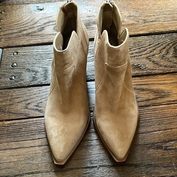 Vince Camuto Gradesha Suede Tortilla Ankle Boot Size 6.5