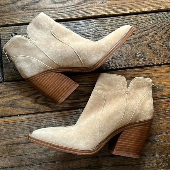 Vince Camuto Gradesha Suede Tortilla Ankle Boot Size 6.5