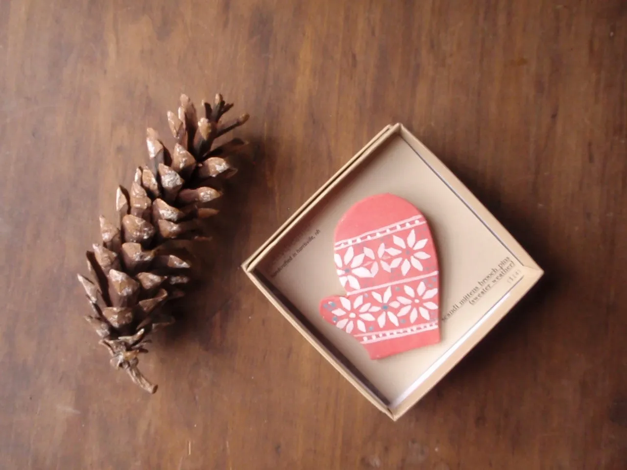 warm mittens brooch pin / sweater weather