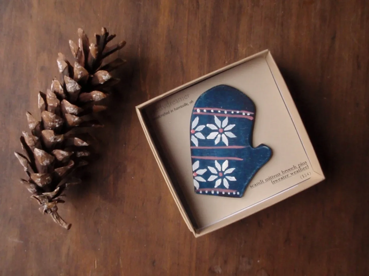 warm mittens brooch pin / sweater weather